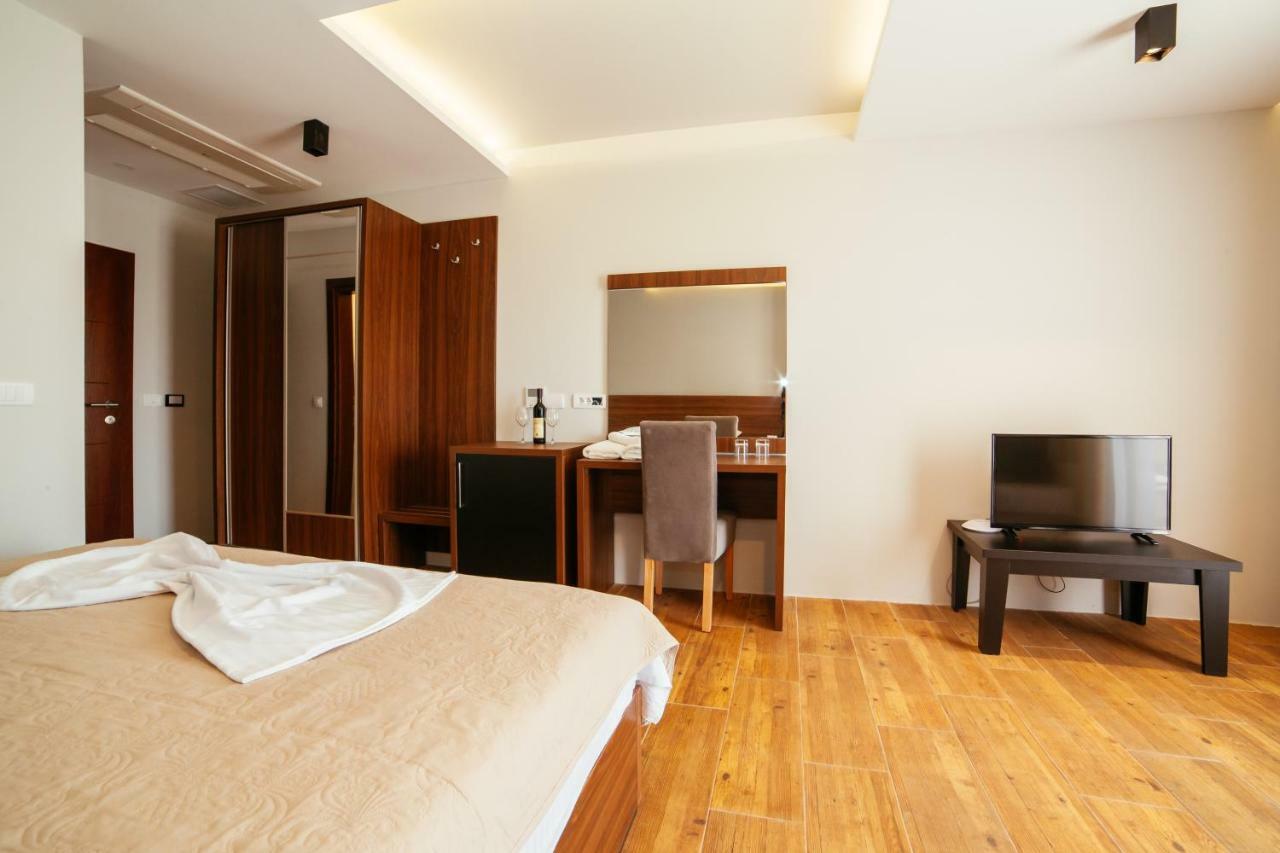 Adriatica Sea & Sun Bed & Breakfast Ulcinj Eksteriør bilde