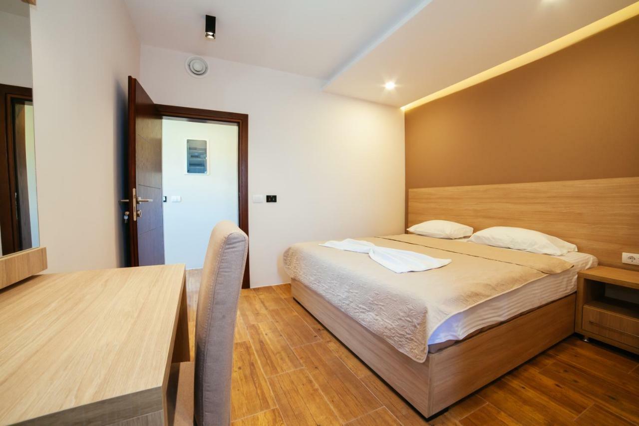 Adriatica Sea & Sun Bed & Breakfast Ulcinj Eksteriør bilde